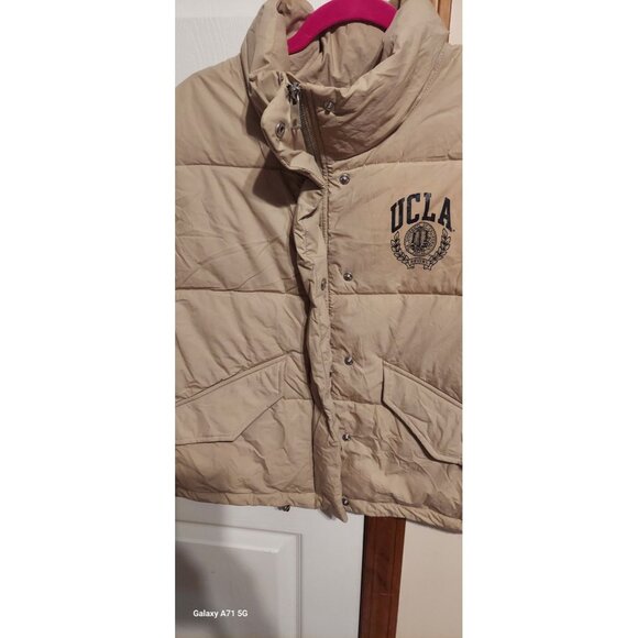 UCLA Bruins NCAA Puffer Vest H&M Size M Football Mens Beige Full Zipper College - Picture 4 of 9